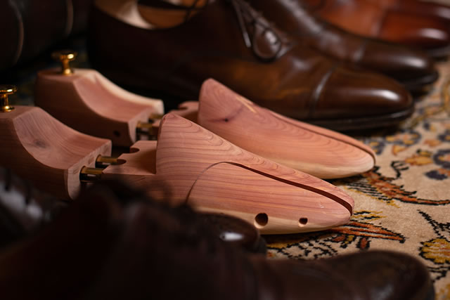 Cedar shoe trees