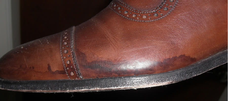 How to clean water stains from leather shoes