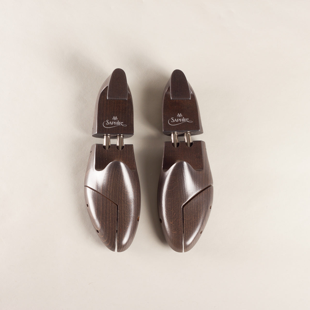 Saphir Médaille d'Or Beechwood shoe trees grey
