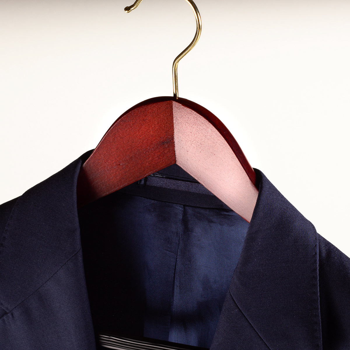 Suit and jacket hanger - mahogany with trouser bar