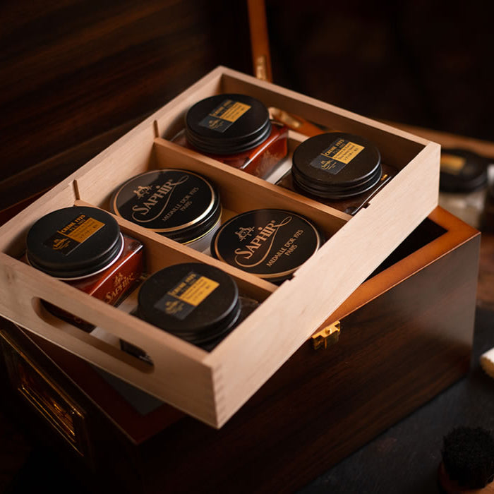 Shoe care valet with Saphir shoe care set